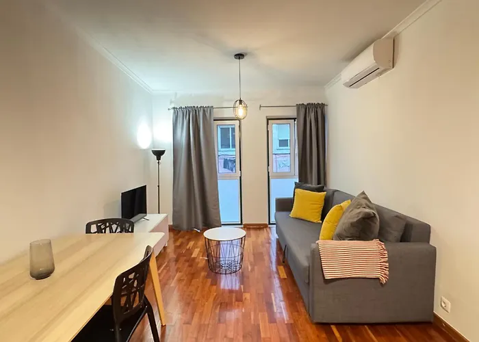 Historic Charm - Prime Location & Parking Lissabon