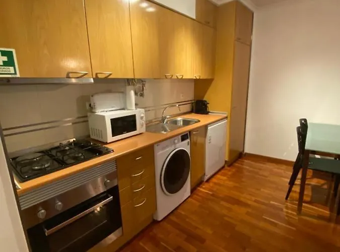 Historic Charm - Prime Location & Parking * Lissabon