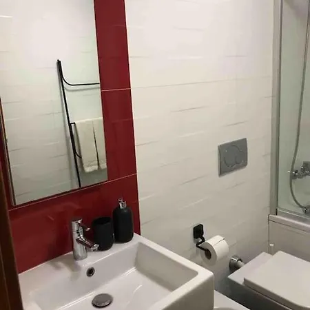 Апартаменты Historic Charm - Prime Location & Parking