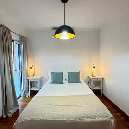 Historic Charm - Prime Location & Parking Lejlighed *