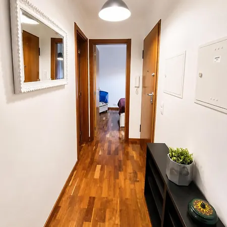 Historic Charm - Prime Location & Parking Apartamento